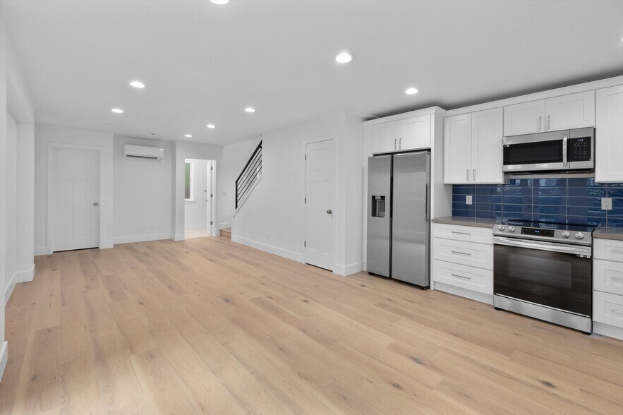 Building Photo - 14337 22nd Ave NE