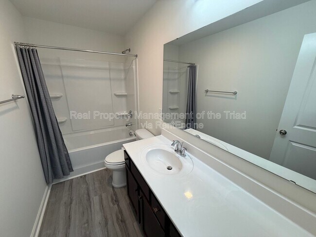 Building Photo - 1311 Red Deer Dr