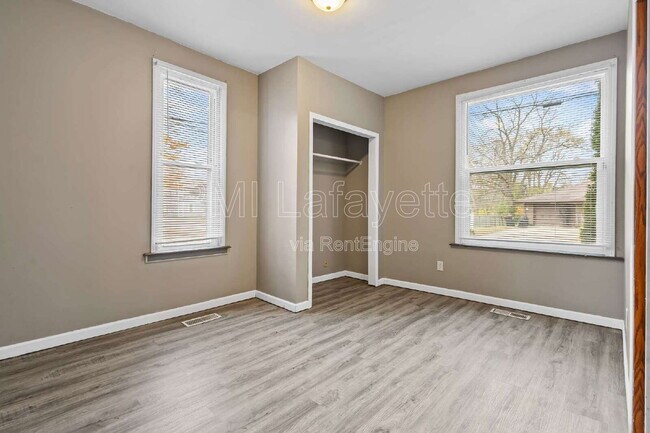 Building Photo - 605 N Perry St