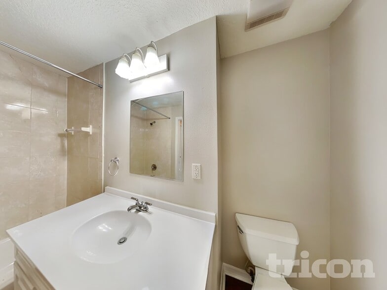 Building Photo - 4409 Venice Dr