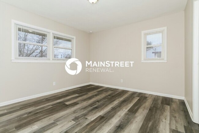 Building Photo - 3 Bedroom Pet-Friendly Home in LOUISVILLE, KY with Main Street Renewal