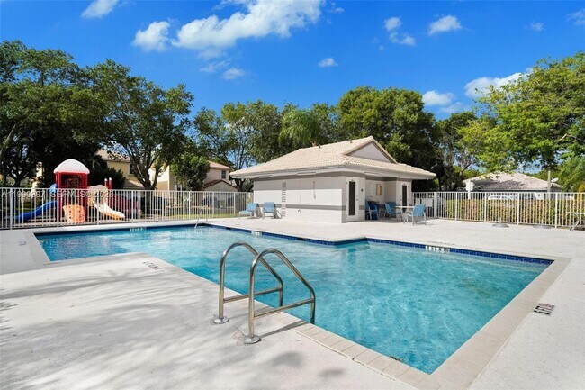 Building Photo - 2707 SW 135th Ave