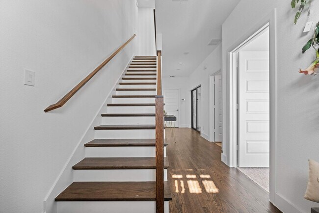 Building Photo - 516 Secretariat Dr