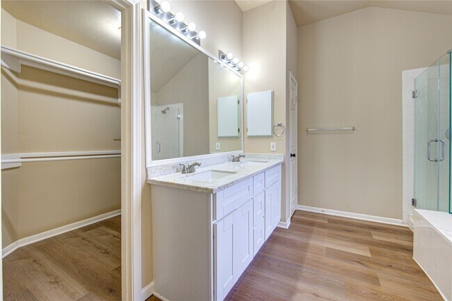 Building Photo - 138 W New Meadows Dr