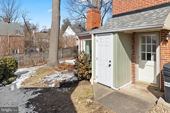 Building Photo - 1611 Ballard St