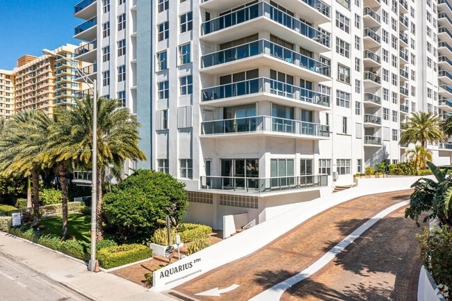 Primary Photo - 2751 S Ocean Dr