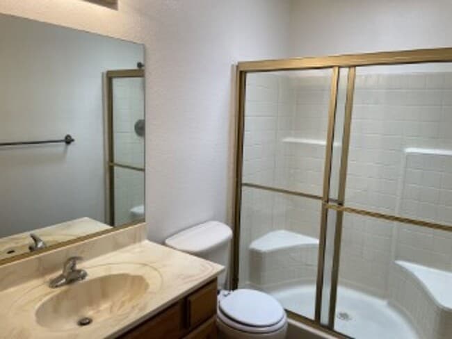 Building Photo - Move in ready.  Call for a showing. (928) ...