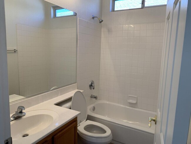 Building Photo - Single Story Northwest Home