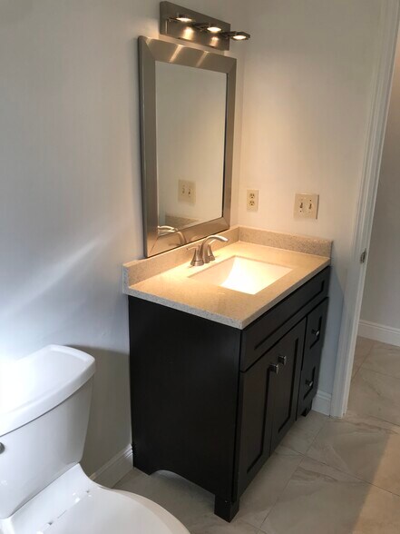 Building Photo - 1320 Milano Dr