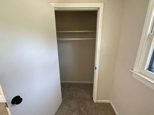 Building Photo - Charming 3 bedroom/1.5 bathroom REMODELED home close to High Point University