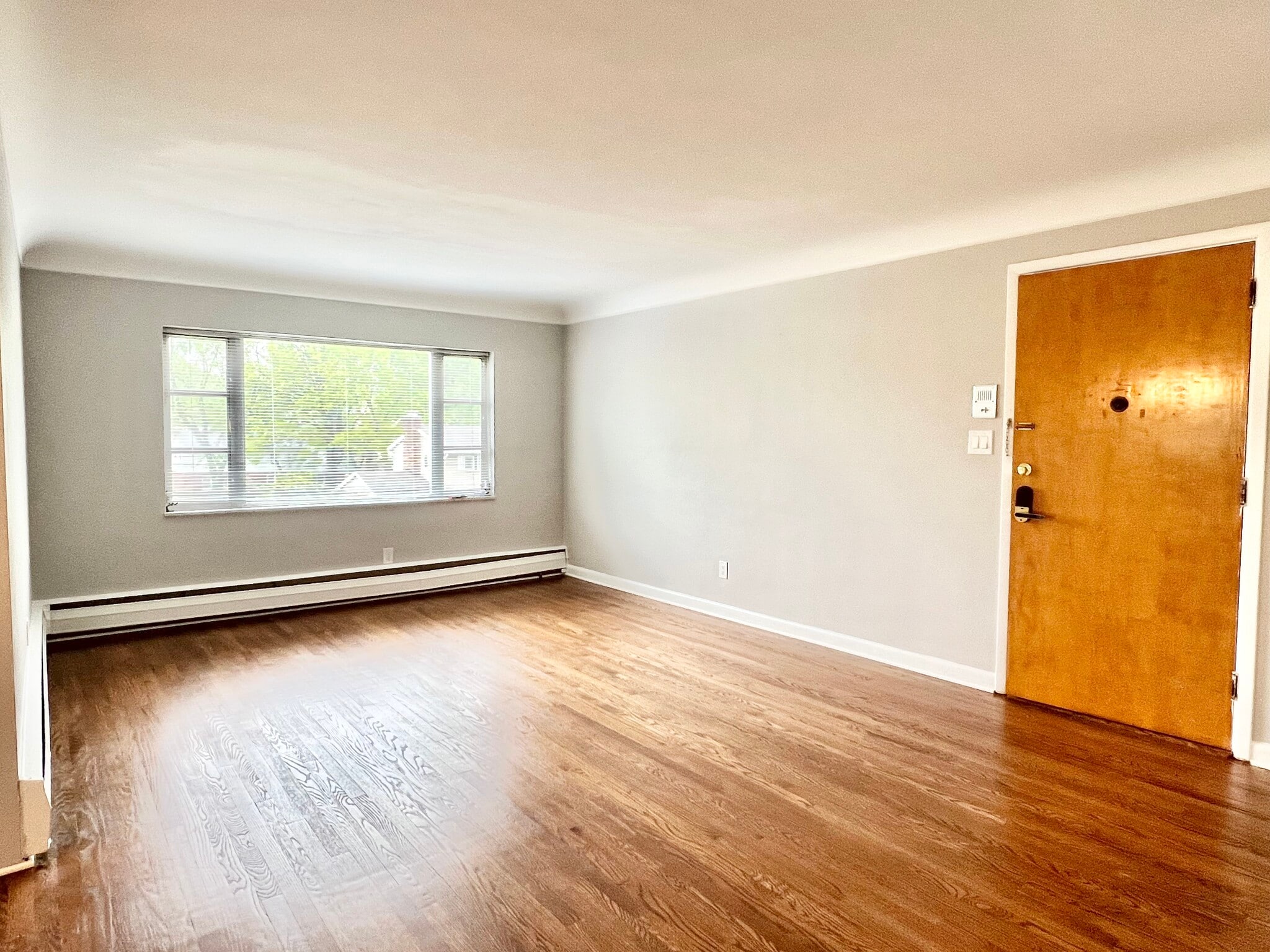 Livingroom - 2385 Van Leunen Dr