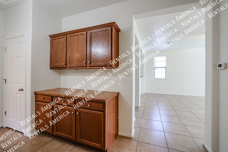 Building Photo - 6946 W Harwell Rd