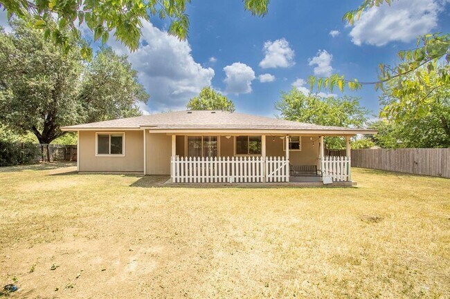 Building Photo - 2701 Peach Tree Ln