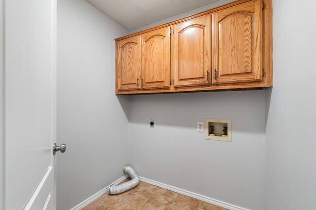 Building Photo - 8808 Timberlyn Way