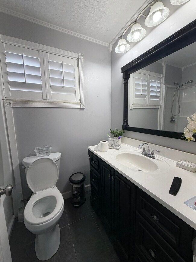 Building Photo - 309 Henthorne Dr