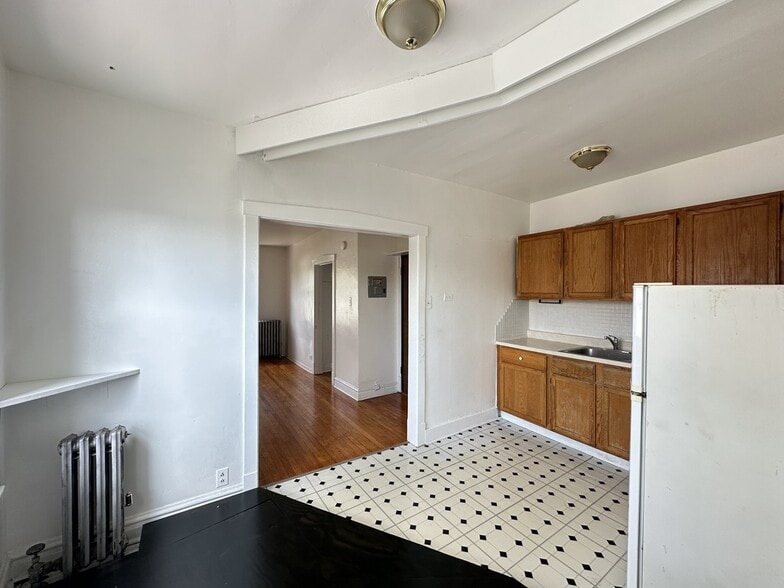 Building Photo - 2432 N Linden Pl