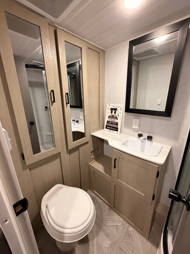 Building Photo - 4245 SW 20th St