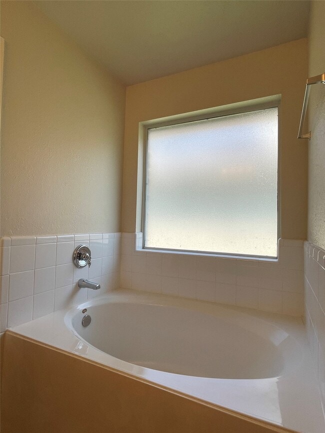 Building Photo - 14223 Bishop Bend Ln