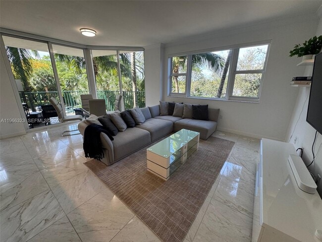 Building Photo - 20000 E Country Club Dr