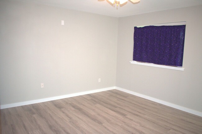 Building Photo - OPEN HOUSE SATURDAY 5/3/25 FROM 1:00-3:00 ...
