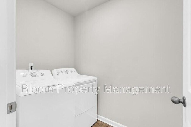 Building Photo - 641 Silver Spruce St