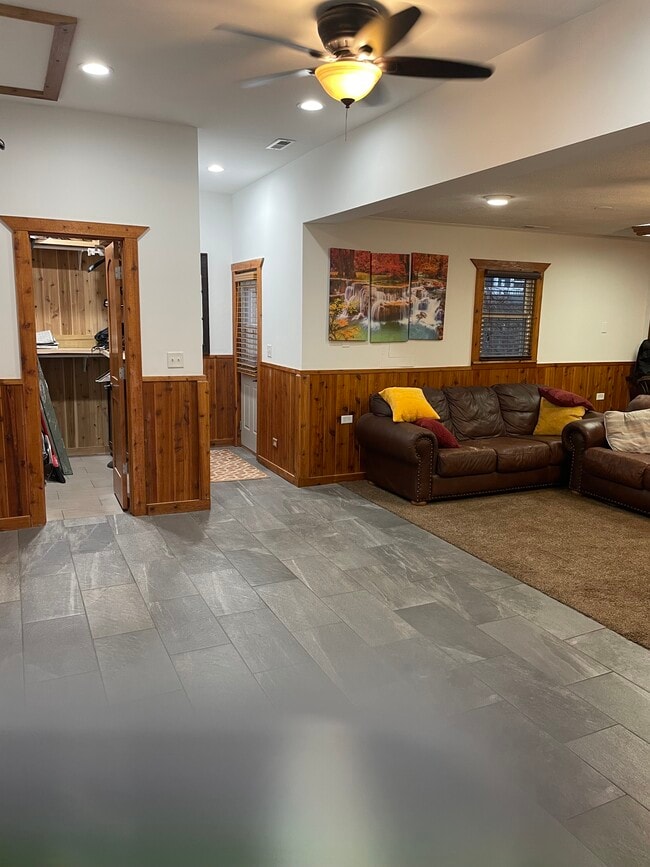 Building Photo - 25990 W Kathryn Dr