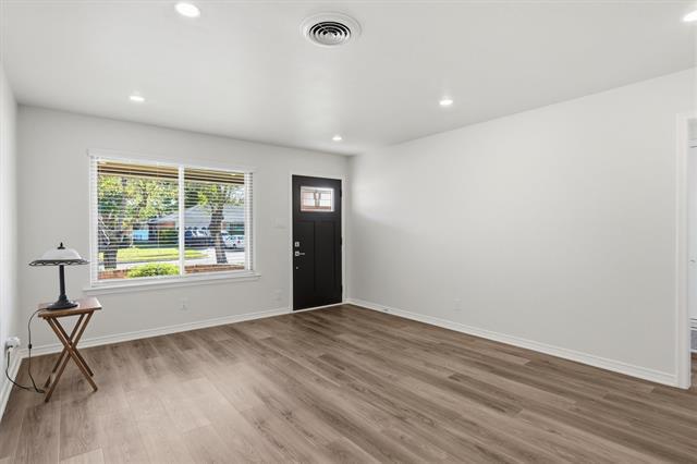 Building Photo - 8739 Ukiah Dr