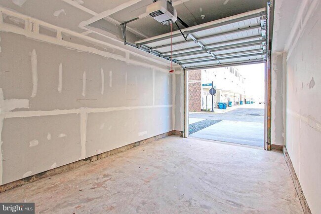 Building Photo - 13652 Endeavour Dr