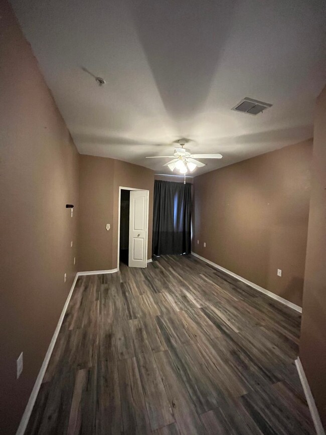 Building Photo - 3 Bed 2 Bath Condo for Rent in Metrowest