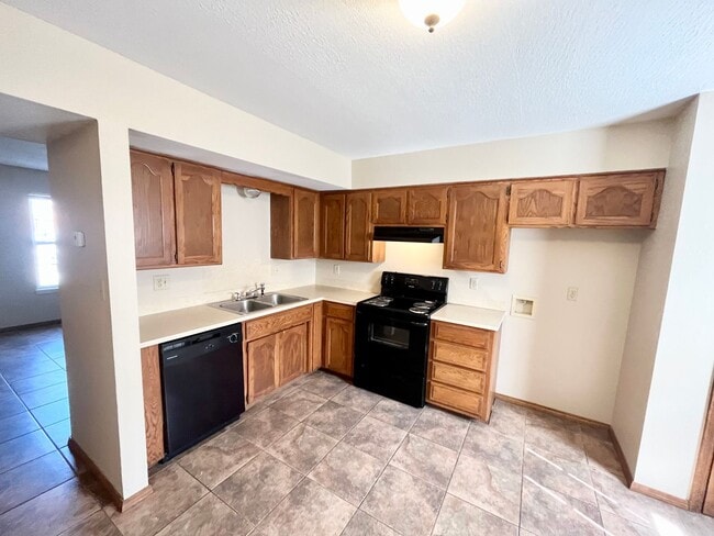 Building Photo - Updated 2 bedroom 1.5 bath home in a great...