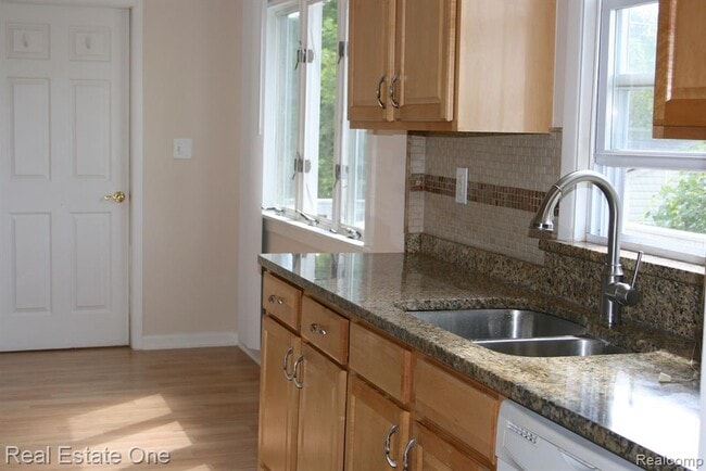 Building Photo - 3268 Troy Ave