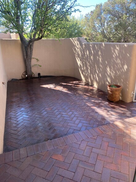 Building Photo - 509 Calle De Valdes
