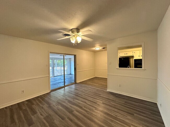 Building Photo - Conveniently located home in Greenville Texas!