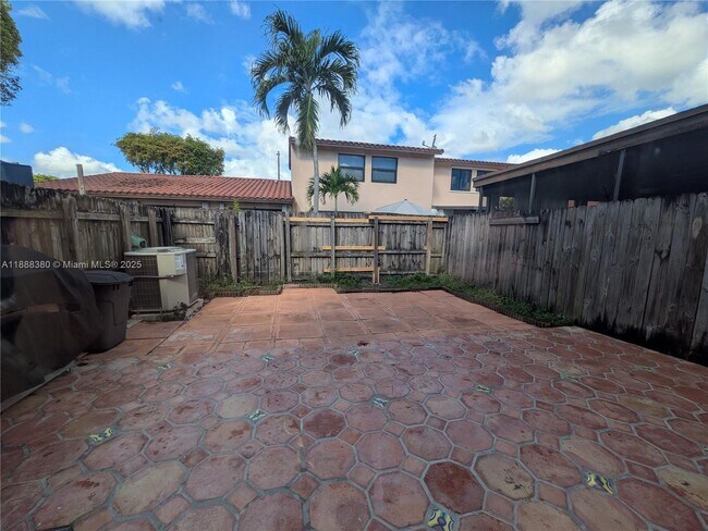 Building Photo - 3811 SW 82nd Ave
