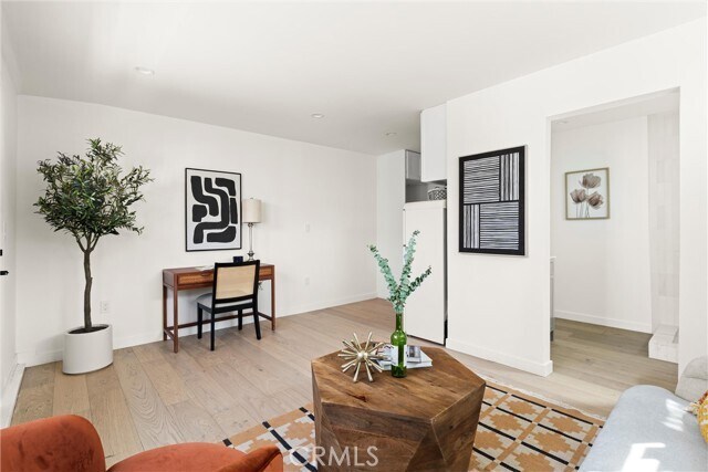 Building Photo - 158 S Formosa Ave