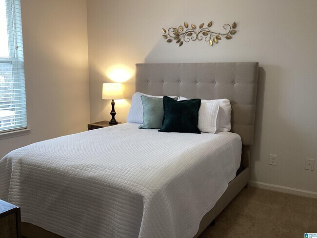 Building Photo - 1840 Oxmoor Rd