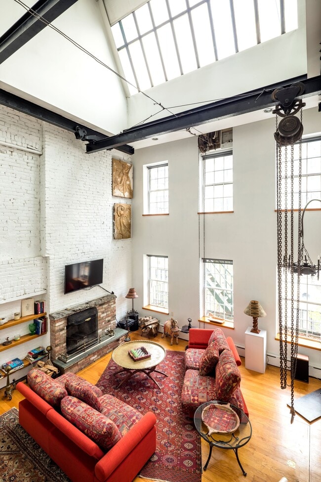 Building Photo - 218 E 25th St