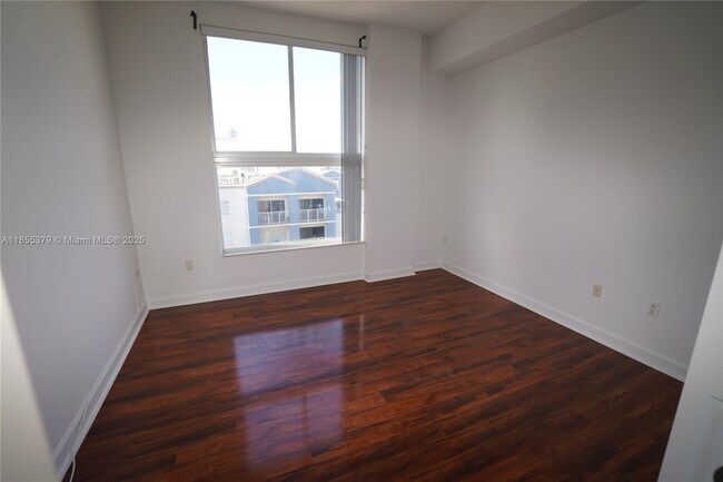 Building Photo - 2650 SW 37th Ave