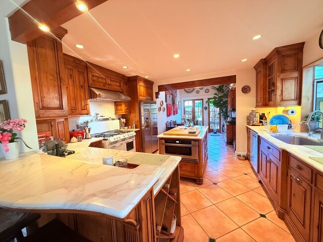 Building Photo - FULLY FURNISHED 30+ RENTAL IN SANTA BARBARA, Owner prefers 6-12 lease | Pet Friendly House