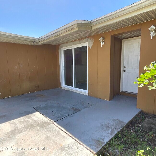 Building Photo - 753 Bianca Dr NE
