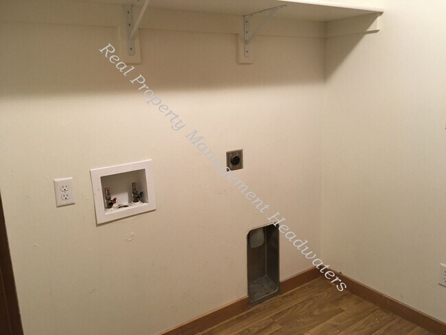 Building Photo - Linden 1408-1410