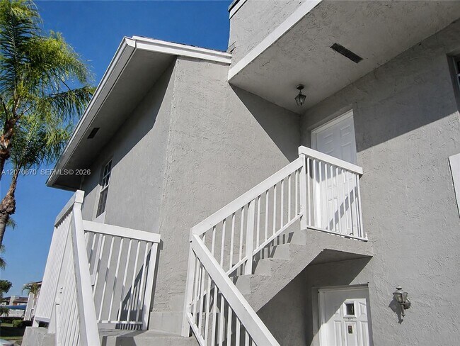 Building Photo - 454 NE 210th Cir Terrace