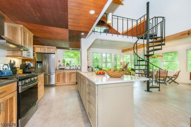 Building Photo - 37 N Rd