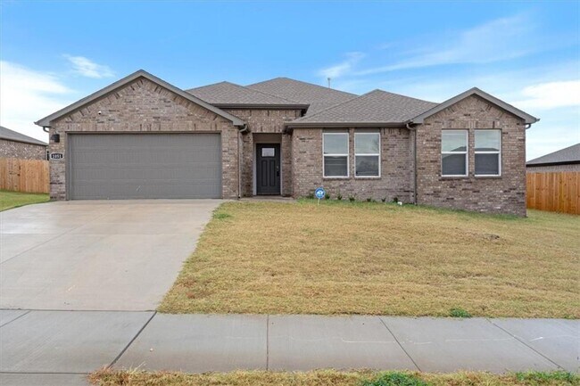 Primary Photo - 1051 EMERALD St