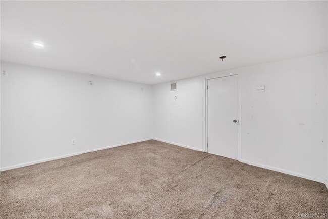 Building Photo - 1719 Cedar Swamp Rd