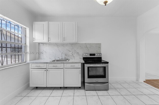 Building Photo - 5629 SW 7th St