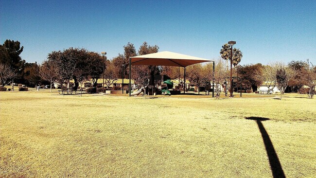 Building Photo - 1530 W Thompson Way