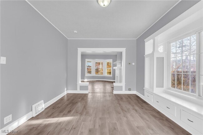 Building Photo - 3138 W 101st St