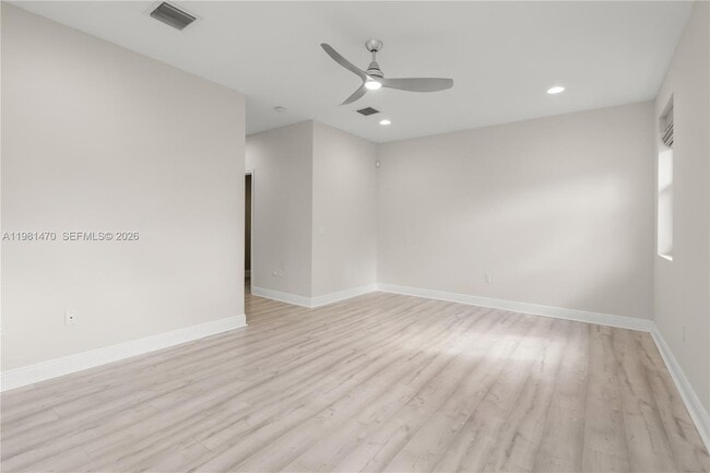 Building Photo - 1139 NE 3rd Ave