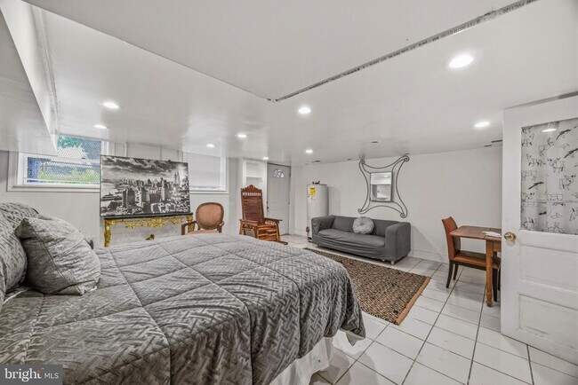 Building Photo - 1205 4th St NW